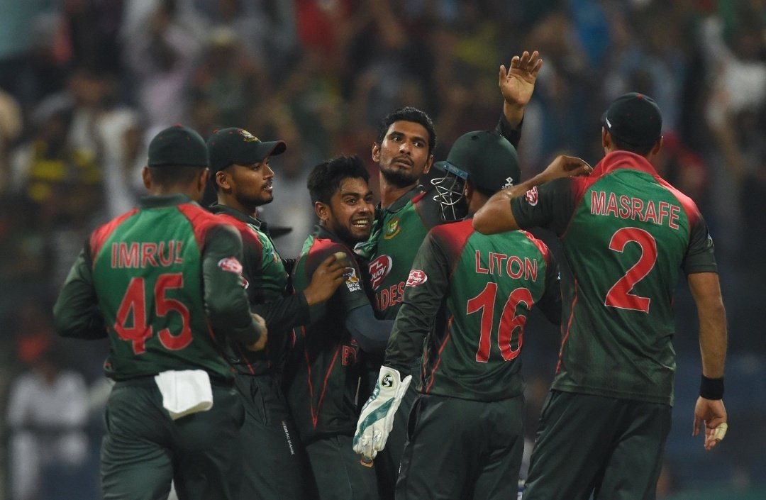 HitWitOfficial's tweet photo. Bangladesh 🇧🇩 are in the Asia Cup final!
Mustafizur ends with a fixture-best 4/43 as Pakistan 🇵🇰 finish on 202/9, losing by 37 runs.
Bangladesh 🇧🇩 will face India 🇮🇳 on Friday with the Asia Cup title on the line.
#PAKvBAN  #AsiaCup2018 #FantasyCricket #HitWit https://t.co/tjEL9Hwxh5