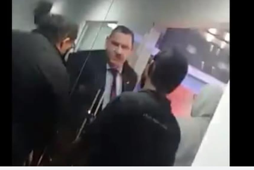 ABCDigital's tweet photo. (VIDEO) Payo Cubas “cintareó” a Zacarías Irún, dicen
 
https://t.co/XvIGeJw0Z5 https://t.co/bdxUbQ02rq