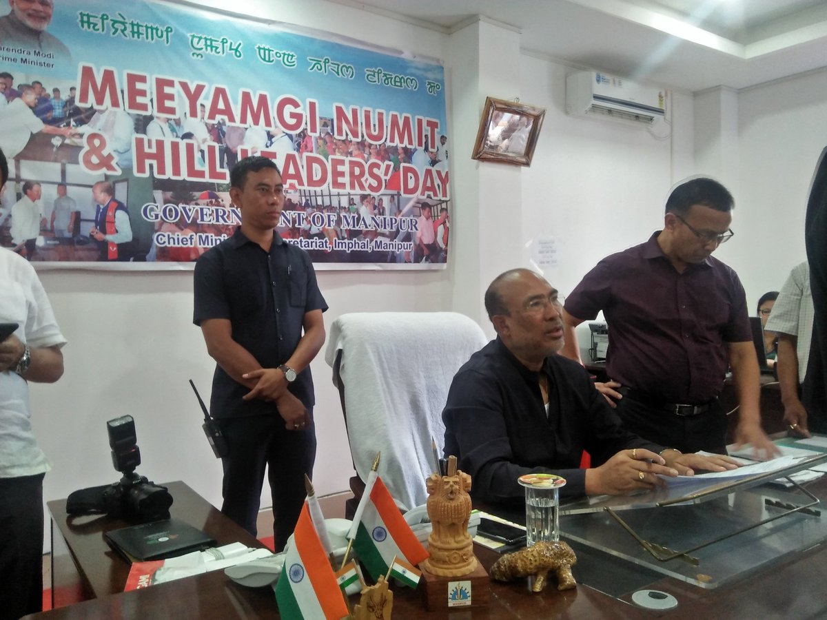wangg456's tweet photo. Had a great moment to witnessed #MeeyamGiNumit where hundreds of people come and submit their grievances to Hon'ble #Manipur CM @NBirenSingh at his residence. Appreciate his heart for listening the whole day to the common people. 24/09/18 https://t.co/7V8qP3xWDc