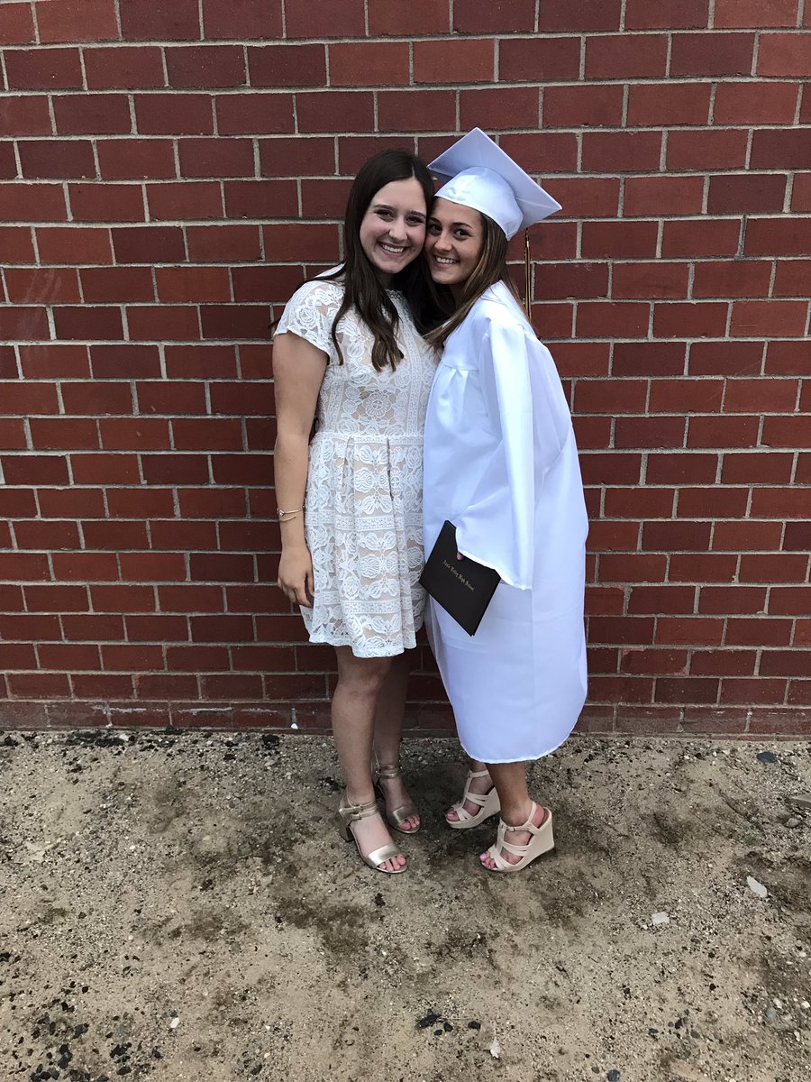 amyswitzerr's tweet photo. Happy birthday b💕 thanks for always being there! Wouldn’t want to get my birthday messed up with anyone else😉 love youu https://t.co/muosBwkIoh