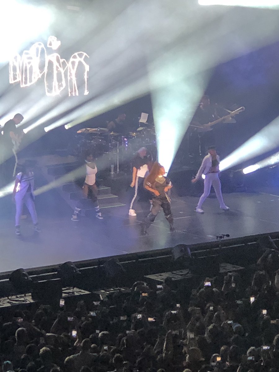 GirlyGeekMel's tweet photo. #dreamfest2018 #JanetJackson #theEyebrows. What a great time! https://t.co/9swTCgq4pb