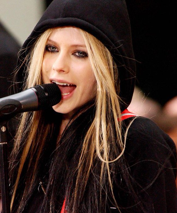 Avril Lavigne’s Birthday Celebration | HappyBday.to