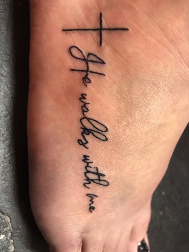 johnnathig's tweet photo. The absolute worst part of getting a new tattoo isn’t even the pain when you get it. It’s the stage of healing you go through where it just itches afterwards🙄😩🙄 https://t.co/cRca0bceoo