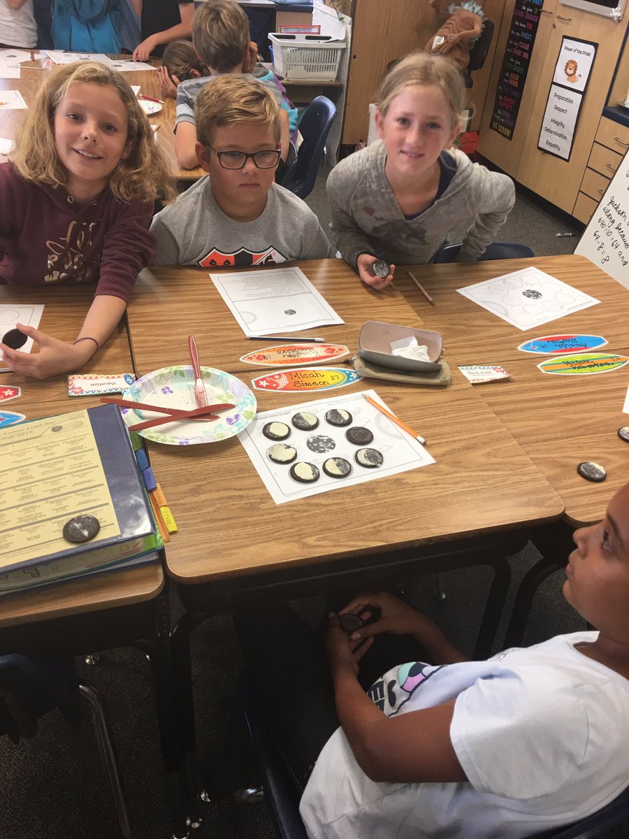 lisaclark5th's tweet photo. Exploring the phases of the moon with Oreos. Science can be yummy too!@MagPrincipal @mrsmacbethatmag @mrs_tdavid https://t.co/6Hvt3NV8gE