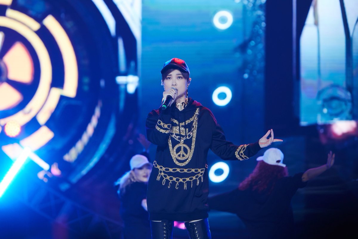 hmsingapore's tweet photo. Asian popstar Chris Lee wore MOSCHINO [tv] H&amp;M while performing at the Mid-Autumn Festival Gala in China! 📺❤️ 

The collection with @Moschino will be launched 8 Nov 2018 in selected #HMSingapore stores and online. https://t.co/M2Cs25GrlK