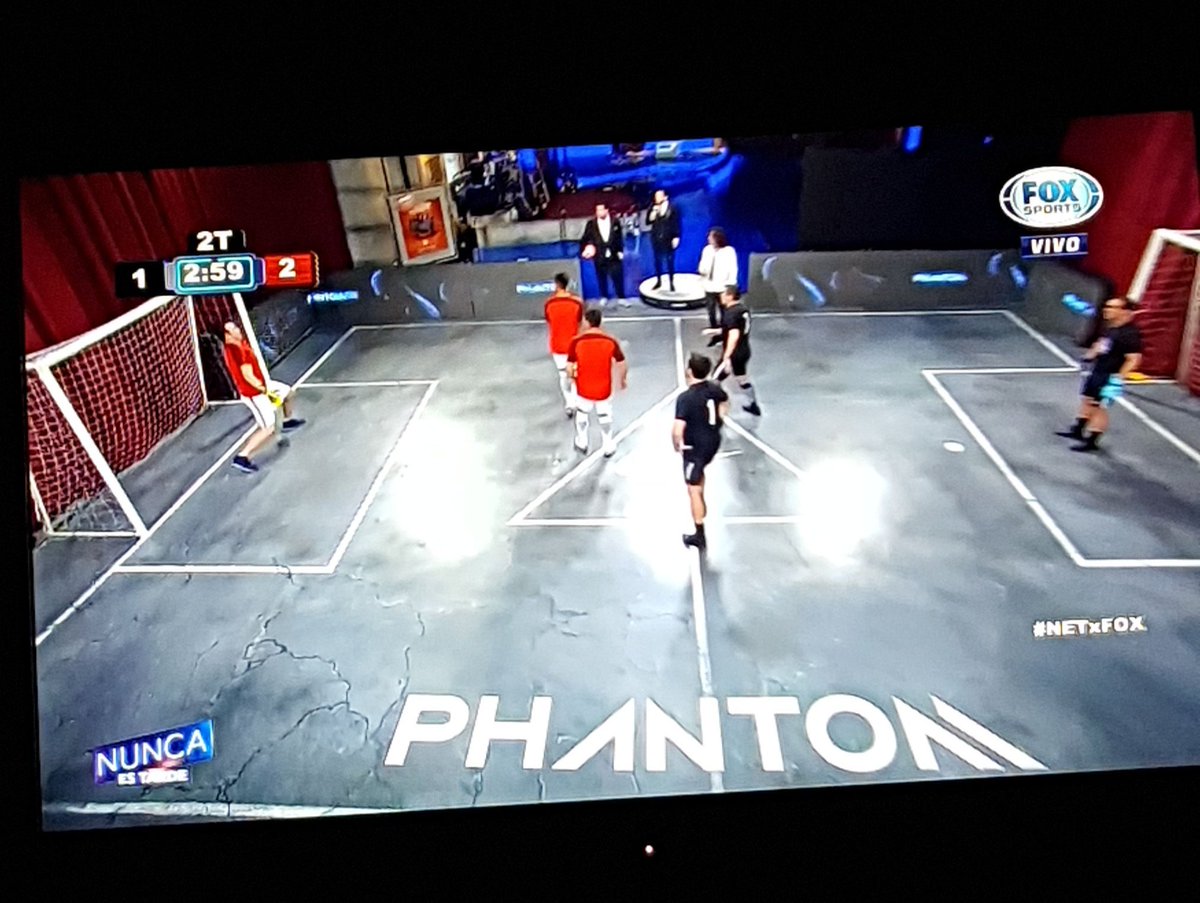 AmatoDamy's tweet image. Maxi Meza en #NETxFOX un miedo que se doble un tobillo.. 😑