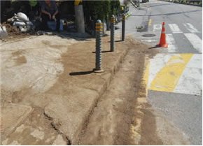 #성남시 #중원구건설과 #도로퇴적토사
원터로64 성남중학교입구 도로퇴적토사정비 완료하였습니다.