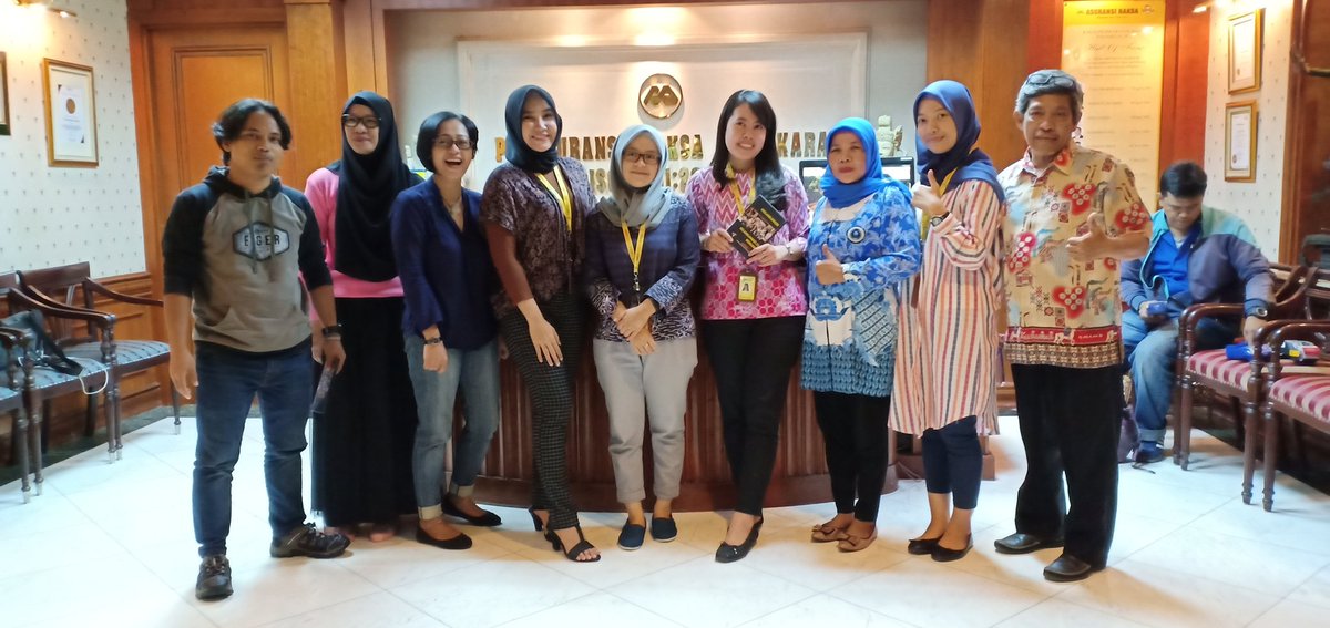 KelasBloggerID's tweet photo. selamat pada para pemenang lomba blog acara #kelasblogger23 dan #raksaonline @BundaSitiRabiah @agunghan_ @DianRavi @raksaonline https://t.co/GRIjoybGnM
