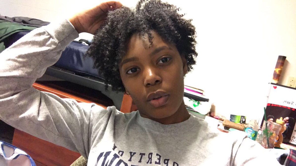 janellmaxine's tweet image. I honestly couldn’t tell my hair grew until I found this pic from Sophomore year, compared to yesterday 😭 #samepose