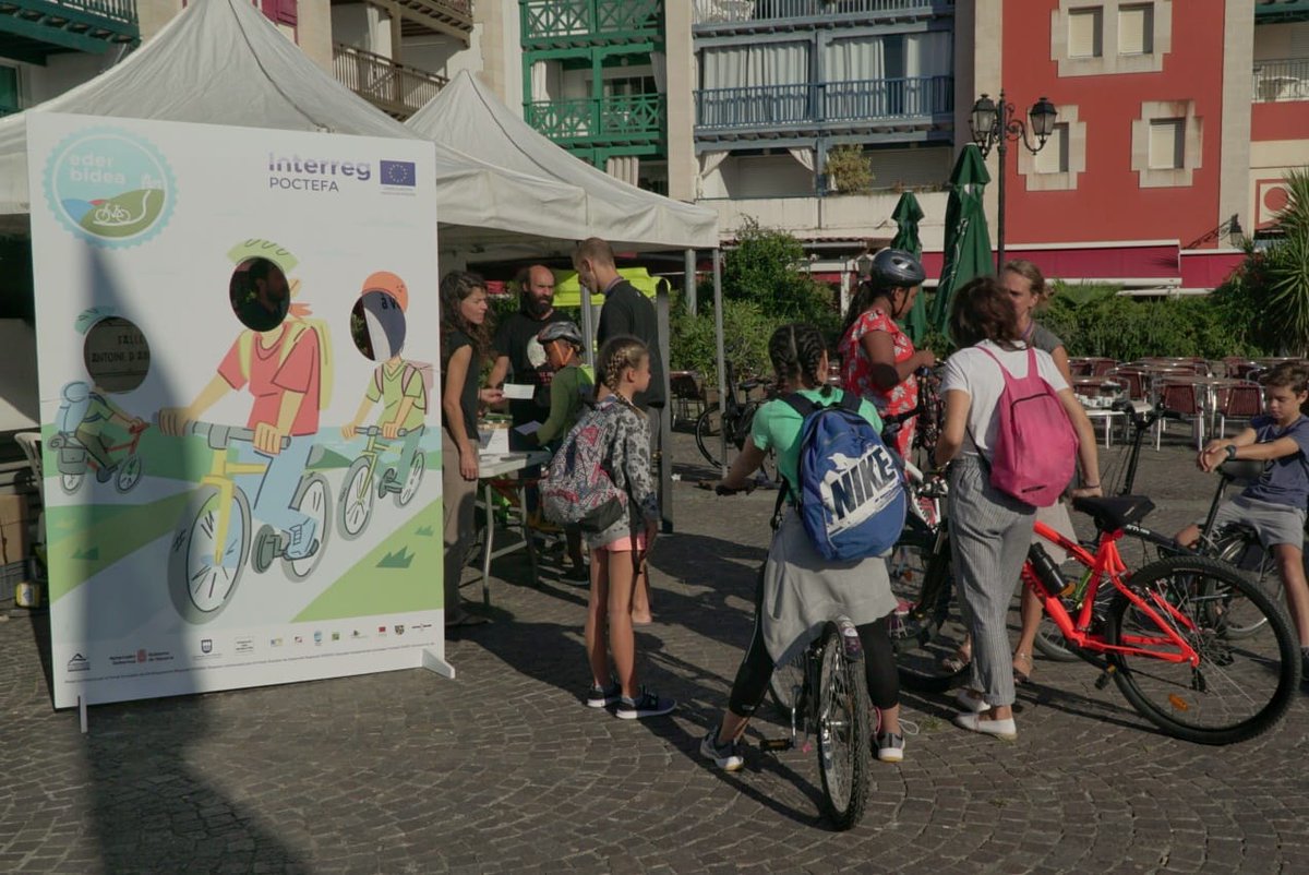 ederbidea's tweet photo. El proyecto #Ederbidea (#Interreg #Poctefa) en Hendaya en "Las Asambleas de la bicicleta", una iniciativa para compartir conocimientos y experiencias innovadoras sobre #movilidad #sostenible  #Eurovelo @departement64 #Hendaye @TurismoNavarra @MugikortasunGip https://t.co/Y5Y5YdtivF