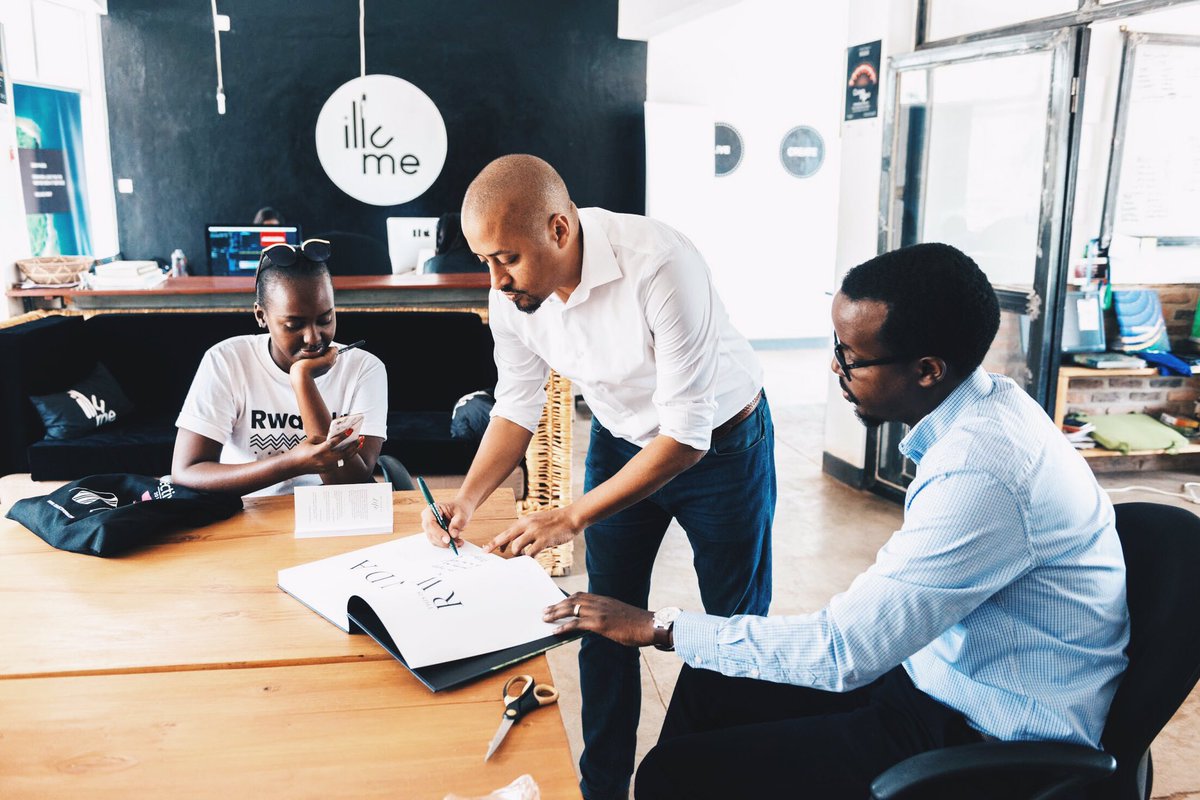 IllumeEditions's tweet photo. #TBT The time @KarenBugingo stopped by @eeloom studio for a gift exchange.
What an inspiring story of resilience! > #MyNameIsLife https://t.co/3uXJE0AWHO