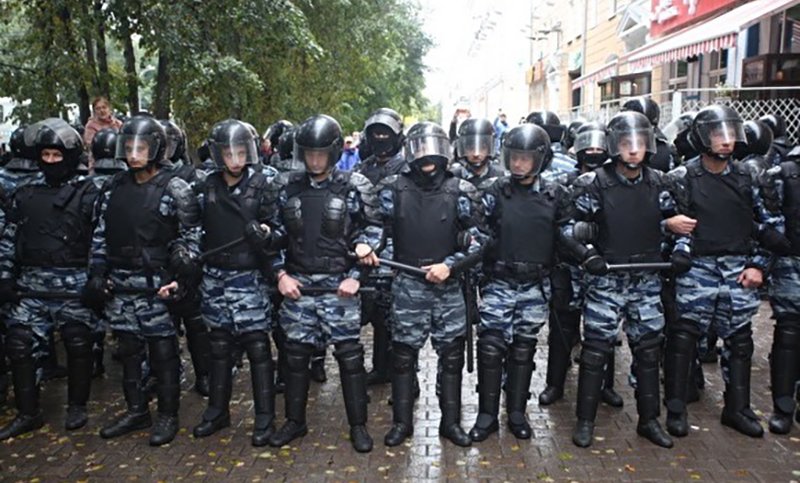 Волнения в Ингушетии: перекрыт въезд в столицу, отключен интернет #новости bloknot.ru/top4/volneniya…