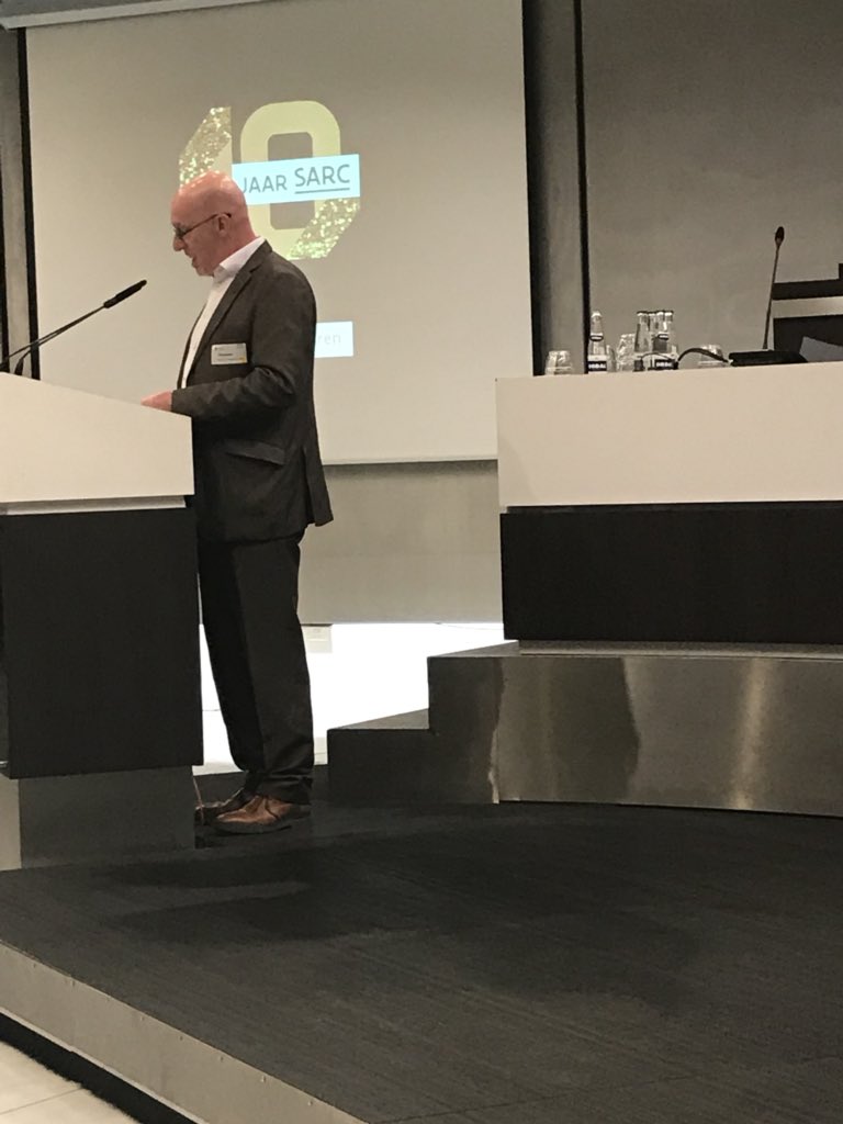 SARC_CJSM's tweet photo. Algemeen voorzitter Luk Verschueren viert eveneens zijn SARC-jubileum. Bedankt! #SARC10jaar https://t.co/LyQhGgxzcr