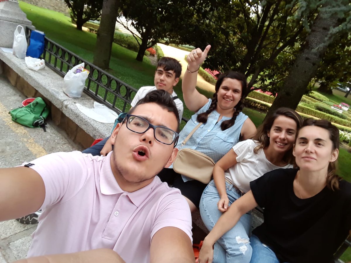 EsferaFundacion's tweet photo. Los #jóvenes👧👦🏾 @EsferaFundacion 🔴 que han participado en el #Gamedeempleo #Poderextra💪@Fundacion_ONCE aseguran que ha sido una #experienciaestupenda🤗 han descubierto nuevas áreas y las actividades preferidas son Cocinando tu futuro👨🍳 y Me empleo con los videojuegos🎮⛳ https://t.co/kFlVdRZonS