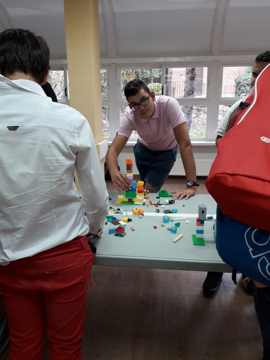 EsferaFundacion's tweet photo. Los #jóvenes👧👦🏾 @EsferaFundacion 🔴 que han participado en el #Gamedeempleo #Poderextra💪@Fundacion_ONCE aseguran que ha sido una #experienciaestupenda🤗 han descubierto nuevas áreas y las actividades preferidas son Cocinando tu futuro👨🍳 y Me empleo con los videojuegos🎮⛳ https://t.co/kFlVdRZonS