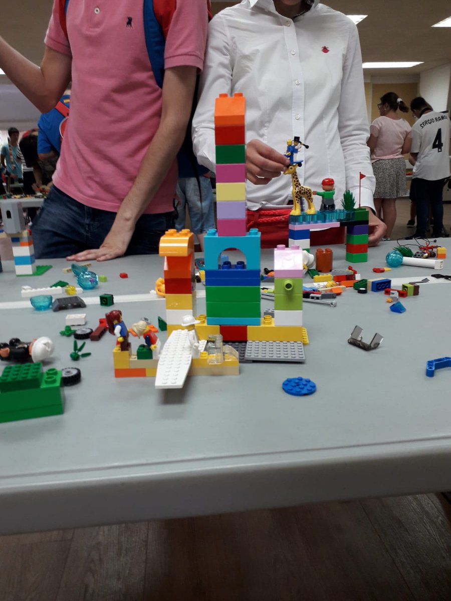 EsferaFundacion's tweet photo. Los #jóvenes👧👦🏾 @EsferaFundacion 🔴 que han participado en el #Gamedeempleo #Poderextra💪@Fundacion_ONCE aseguran que ha sido una #experienciaestupenda🤗 han descubierto nuevas áreas y las actividades preferidas son Cocinando tu futuro👨🍳 y Me empleo con los videojuegos🎮⛳ https://t.co/kFlVdRZonS