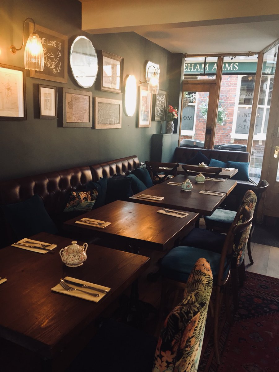 HampshireFare's tweet photo. Love @TheWykehamArms @WykehamarmsLL ? You’ll love their secret garden tearooms opposite, pretty as a picture and right adjoining @KingsgateWines for stocking up on your favourite local treats! https://t.co/JeXFtuVxgc