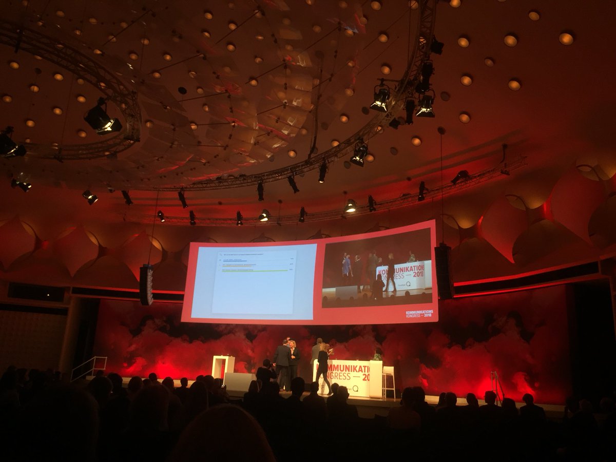 annemdreyer's tweet photo. #BdPAward livepitch - erstes Highlight beim #kk18 @VollmarWWF Gratulation an die verdienten Gewinner vom #Basfi für ihre Kampagne #ausweg https://t.co/WHyWVnu9BS