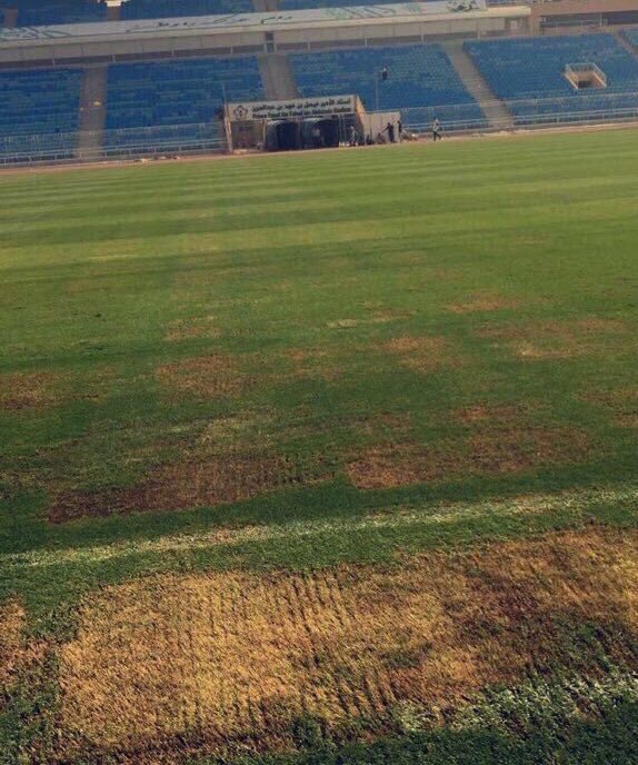 hfc_x6's tweet photo. أرضية ملعب الملز قبل 5 ايام من مباراة النصر ..!
كيف كان وكيف صار !
 لو فاك في الملعب بعارين وسلق ماراح تخربه زي كذا ‼️‼️
' https://t.co/9EMIi0uGBx
