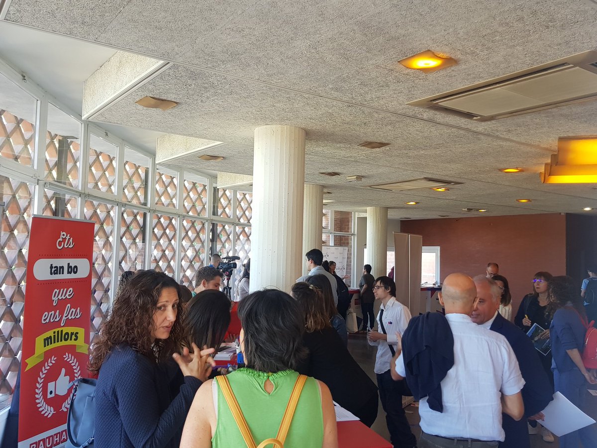 Etorrent64's tweet photo. 25 empreses ofereixen bones ofertes de feina a #FormemGi als prop de 300 joves assistents @cambragirona @girona_cat a @firadegirona https://t.co/JBjVvbVPVp