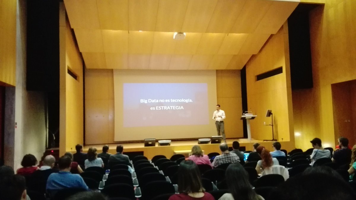 _sandraNR's tweet photo. Big Data no es tecnología, es Estrategia! #TurismeIntel2018 #UPVGandia #LUCATourism https://t.co/cONRokEJZm