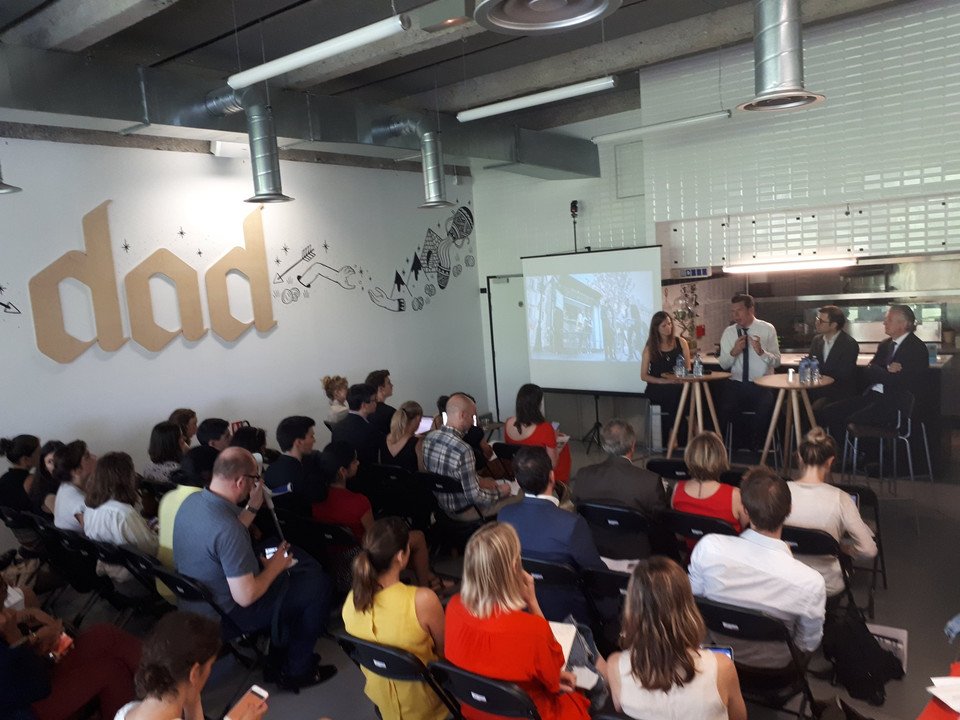 Yann Aubry (@yann_aubry_) on Twitter photo Suite à la conférence "Mieux vivre en ville, de l'économie du bien à l'économie du lien", <a href="/LtiTirot/">Laurent Tirot</a> partage sa vision du futur de la #ville #SmartCity #métropole linkedin.com/pulse/mieux-vi… Suite à la conférence "Mieux vivre en ville, de l'économie du bien à l'économie du lien", <a href="/LtiTirot/">Laurent Tirot</a> partage sa vision du futur de la #ville #SmartCity #métropole linkedin.com/pulse/mieux-vi…