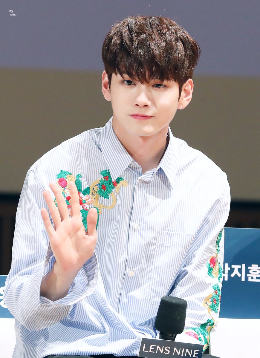 ongheart_825's tweet photo. 180519 렌즈나인
#워너원 #옹성우 #OngSeongwu 
#WannaOne https://t.co/Jvm6ydLhmZ