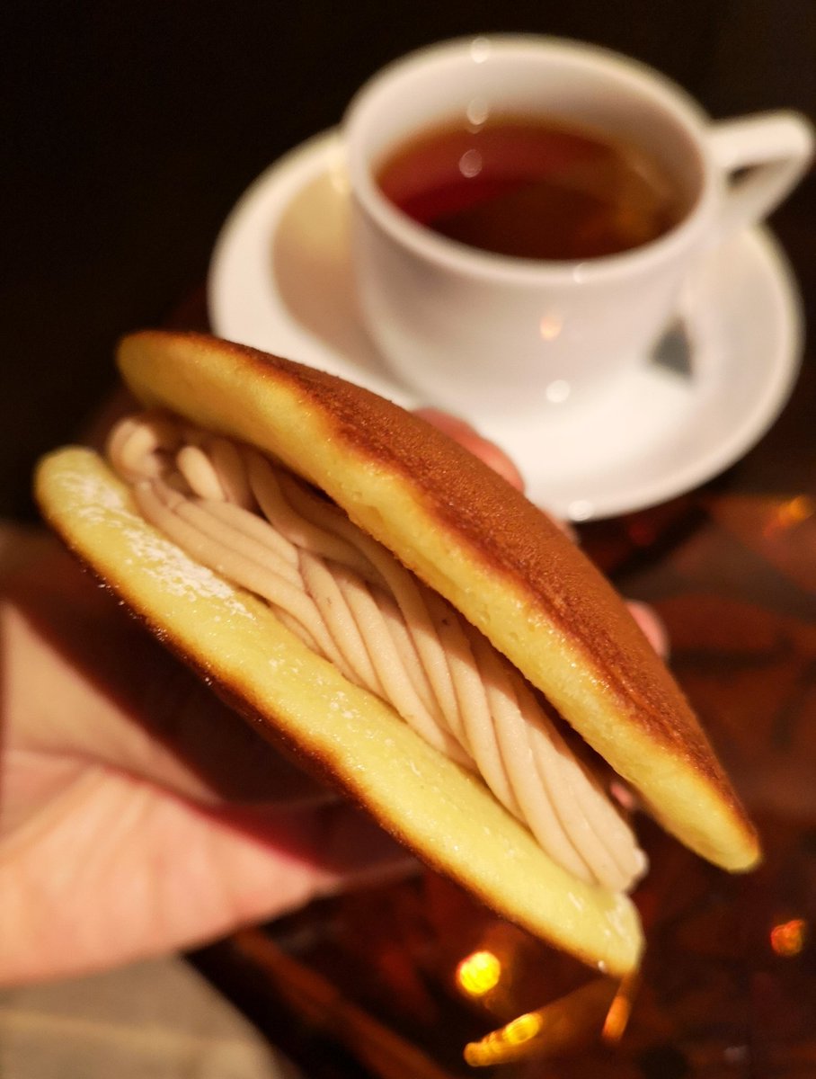 e2kiitosBflat's tweet photo. このグニグニはなかなか… 🌰 #256kcal #もんぶらん生どら #セブンイレブン https://t.co/dUopcNacof