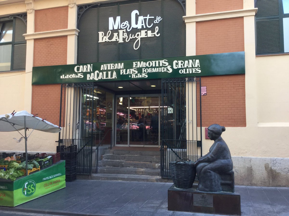 ajpalafrugell's tweet photo. La cal·ligrafia pròpia del #MercatMunicipal arriba als rètols exteriors #proximitat #qualitat #confiança #calidesa #professionalitat @ipepempresa https://t.co/3gbbscolUS