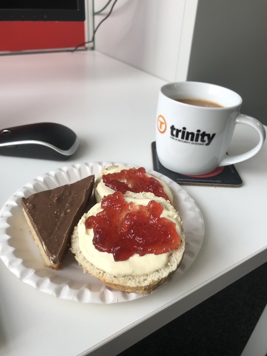 SecurityFireRec's tweet image. Another year, another @macmillancancer Coffee Morning! Down in Devonshire at Head Office today so of course having a scone 😆😋 #fundraising #MacmillanCoffeeMorning