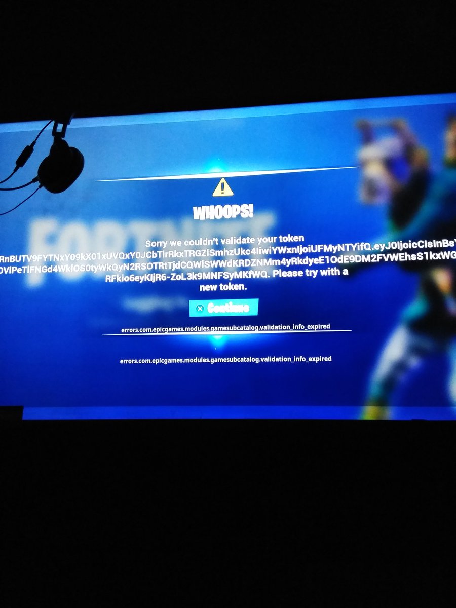 yooitsramirez's tweet photo. Bro wtf I payed $25 for this I want my money back @FortniteGame https://t.co/j82H8zc4Qd