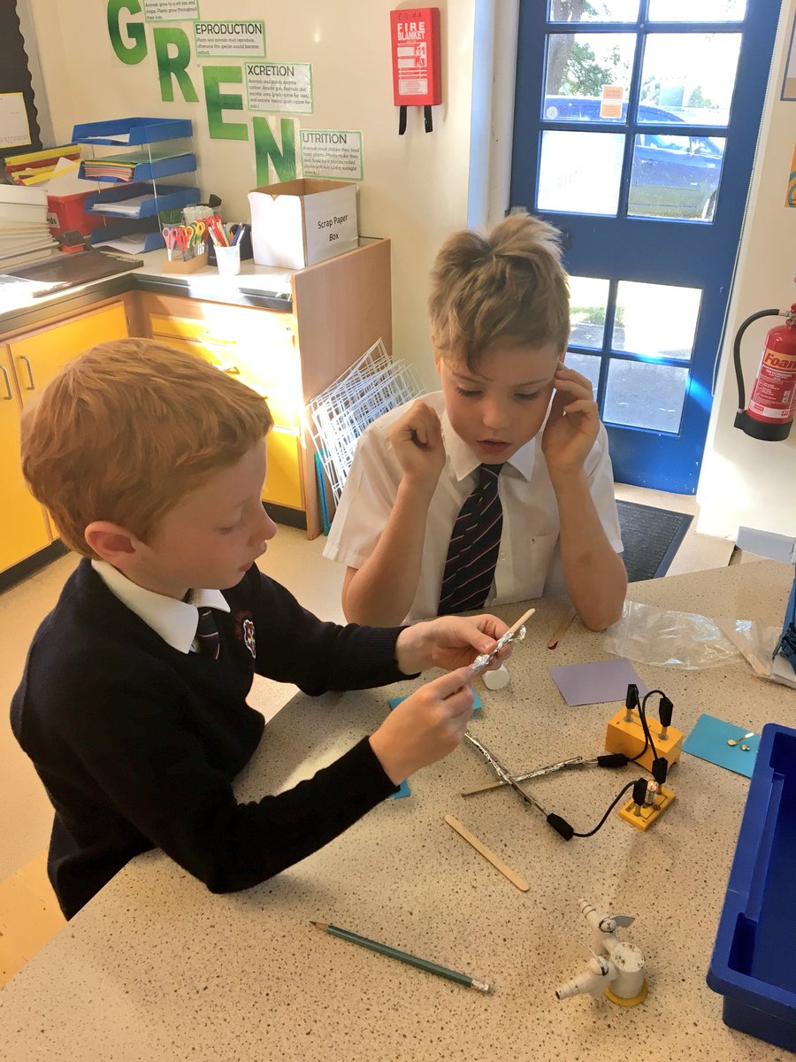 KESBathJunior's tweet photo. Year 4 have been making their own switches in science #KESscience https://t.co/h7mJPaj3nw