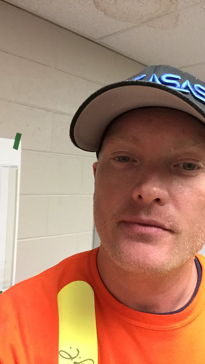 itsmerealg's tweet image. 💤💤 #workrate