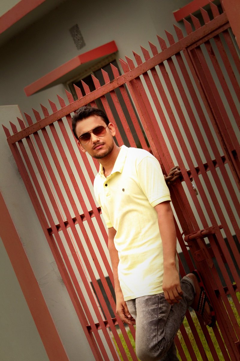 KmBappy's tweet photo. তোমাকে হাঁসতে 
শিখিয়ে ছিলাম আমি,

আর তুমি আমাকে কাঁদতে
শিখিয়ে দিলে। https://t.co/mgi7dxe830