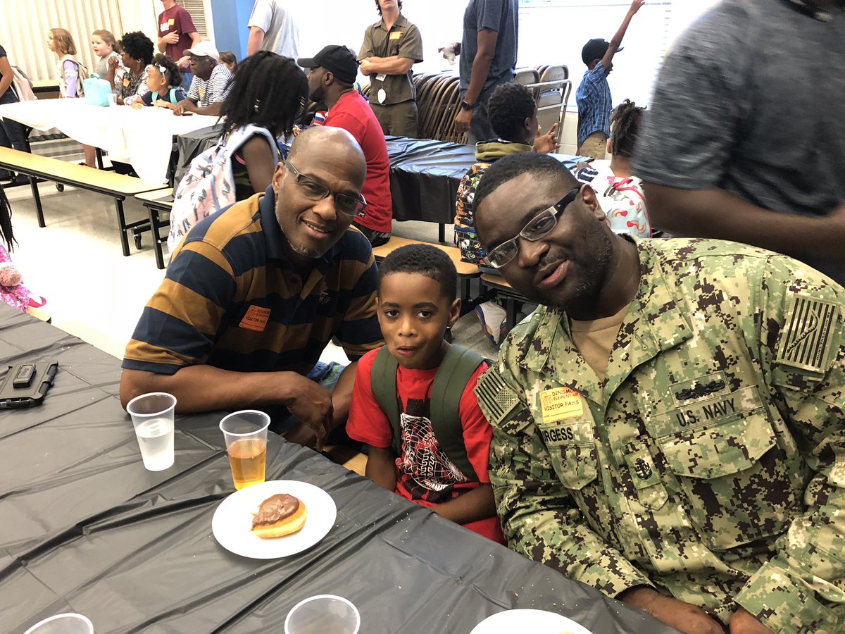 DinsmoreELEM's tweet photo. Thanks to all our dads and male role models who participated in our#dadtakeyourchildtoschool #chooseDCPS https://t.co/WnfHNkU71o