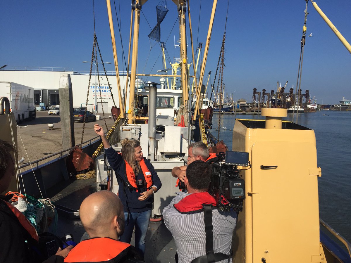 DurkW's tweet photo. Garnalenpromotie #MSC aan boord van de WR 9 met cameraploeg RTL #Waddenzee https://t.co/FzKmQcpeZS