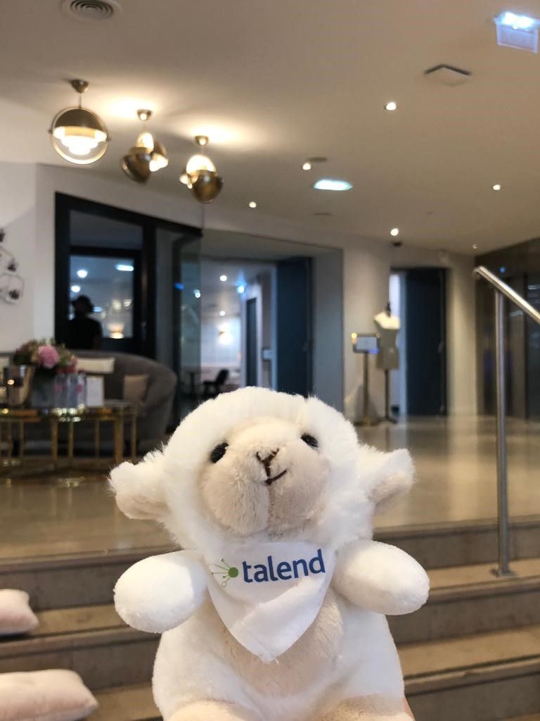 MccloudFluffy's tweet photo. Fin de la visite de repérage pour le #TalendConnect ! J'ai hâte de vous accueillir le 18 octobre prochain, au Chateauform City George V, 28 avenue George V, 75008 Paris. Réservez votre place par ici : https://t.co/I2RmkGTwnA @TalendFR #FluffyMcCloud #BigData #Cloud https://t.co/bQbnfk4GGJ