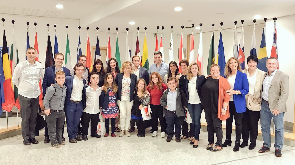 Soledad Cabezón (@soledadcabezon) on Twitter photo 🌹<a href="/Socialistas_PE/">Socialistas Europarl</a> se comprometen con la Fundación ALPE <a href="/acondroplasia_/">ALPE Acondroplasia</a>. Necesitan visibilidad y sensibilidad 🤝🗣 <a href="/ElenaValenciano/">Elena Valenciano Fernández</a>, VP <a href="/TheProgressives/">S&D Group</a>, traslada nuestro apoyo a la Unidad de Referencia y su inclusión en Acta Europea de Accesibilidad 🏥🇪🇺 🌹<a href="/Socialistas_PE/">Socialistas Europarl</a> se comprometen con la Fundación ALPE <a href="/acondroplasia_/">ALPE Acondroplasia</a>. Necesitan visibilidad y sensibilidad 🤝🗣 <a href="/ElenaValenciano/">Elena Valenciano Fernández</a>, VP <a href="/TheProgressives/">S&D Group</a>, traslada nuestro apoyo a la Unidad de Referencia y su inclusión en Acta Europea de Accesibilidad 🏥🇪🇺