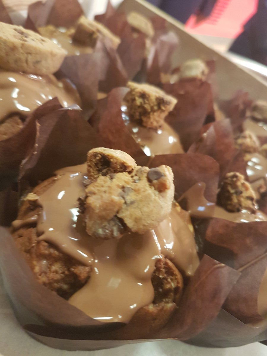 chefShamaRahman's tweet image. Pastry chef Gaynor making everybody smile with her yummy cakes! 😋🍰 @Thomas_Franks_ @jdmc84 @michael27427072 #whatwedo #cookedfromscratch @schoolforgirls