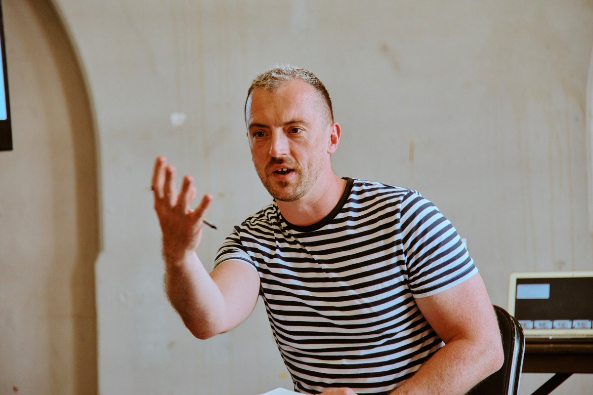 ApplesAndSnakes's tweet photo. "Poetry uncovers and dissects the crunchy, oblique and often difficult situations that are happening in our world."
https://t.co/6lbH5lMUSj

@wattnot talks to @openDemocracy ahead of #RallyingCry @battersea_arts 

Opening 4th October: 
https://t.co/qwm0LarTds

📸 @Suzi_Corker https://t.co/WZ6Eokzx6I