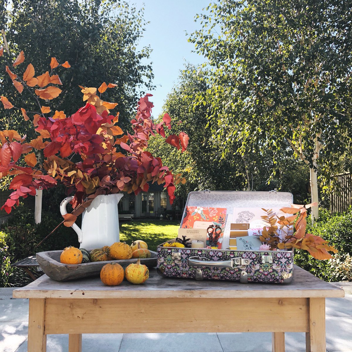 emilyquinton's tweet image. Come and see what’s in my Autumn Prop Box at 12pm today over on the @Makelight FB Page. xo m.facebook.com/makelightblog/