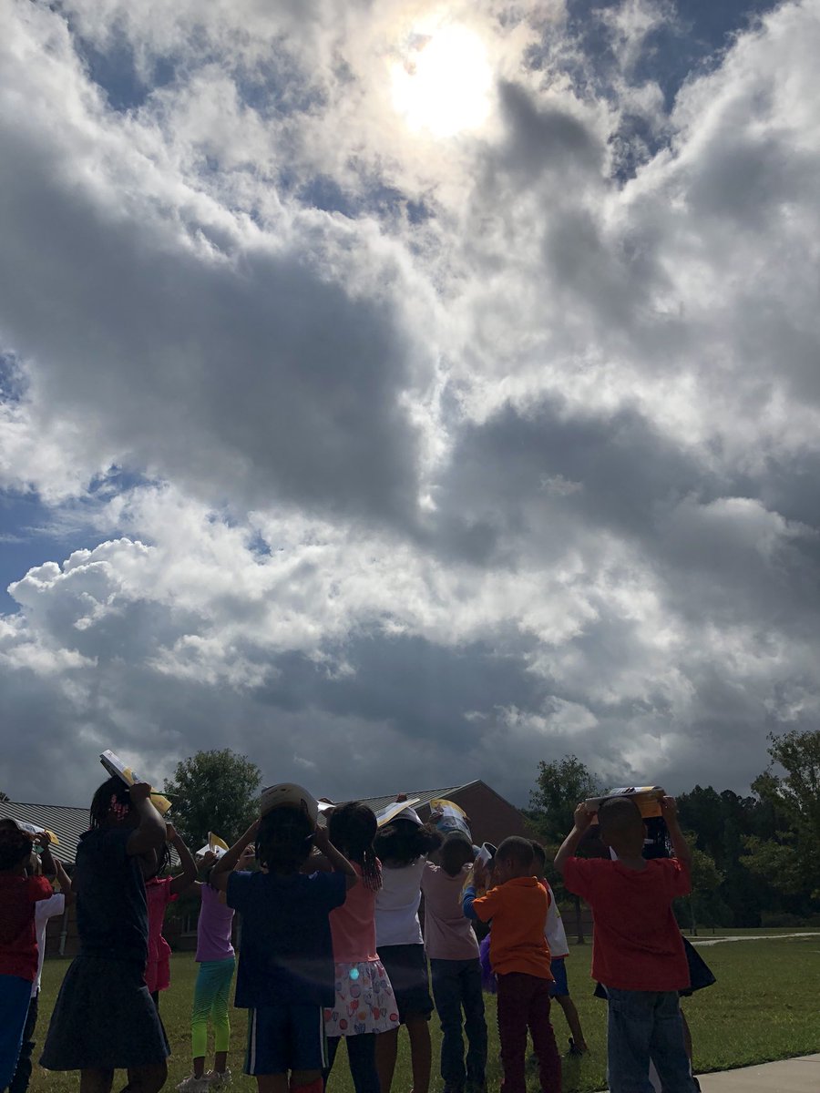 tdpowell4's tweet photo. What better way for us to determine the position of the sun at noon, than to #takescienceoutside & observe it ourselves? Students enjoyed our outdoor excursion & afterwards EVERY one of them could tell me that the sun is at its highest point at noon! @prekkinder1 @CESMustangs1 https://t.co/Sm7GxM0Dx1
