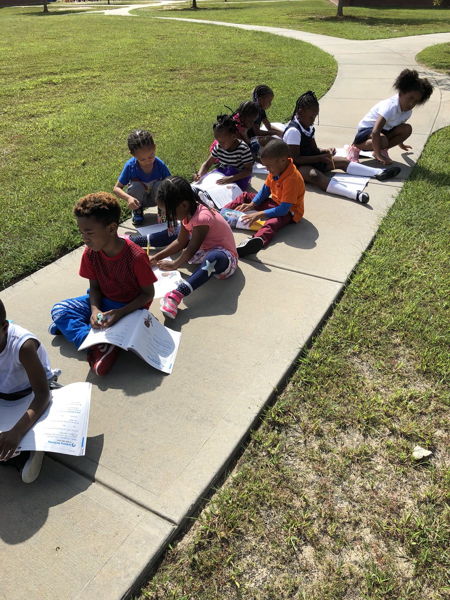 tdpowell4's tweet photo. What better way for us to determine the position of the sun at noon, than to #takescienceoutside & observe it ourselves? Students enjoyed our outdoor excursion & afterwards EVERY one of them could tell me that the sun is at its highest point at noon! @prekkinder1 @CESMustangs1 https://t.co/Sm7GxM0Dx1