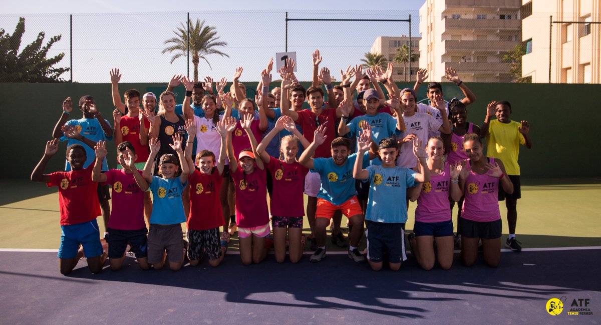 ferreracademy's tweet image. .@DavidFerrer87 and the #AnnualProgram players of #FerrerTennisAcademy greet you! #ATF #Family 2019 #Season #Tennis #LifeIsWonderful 🎾😀