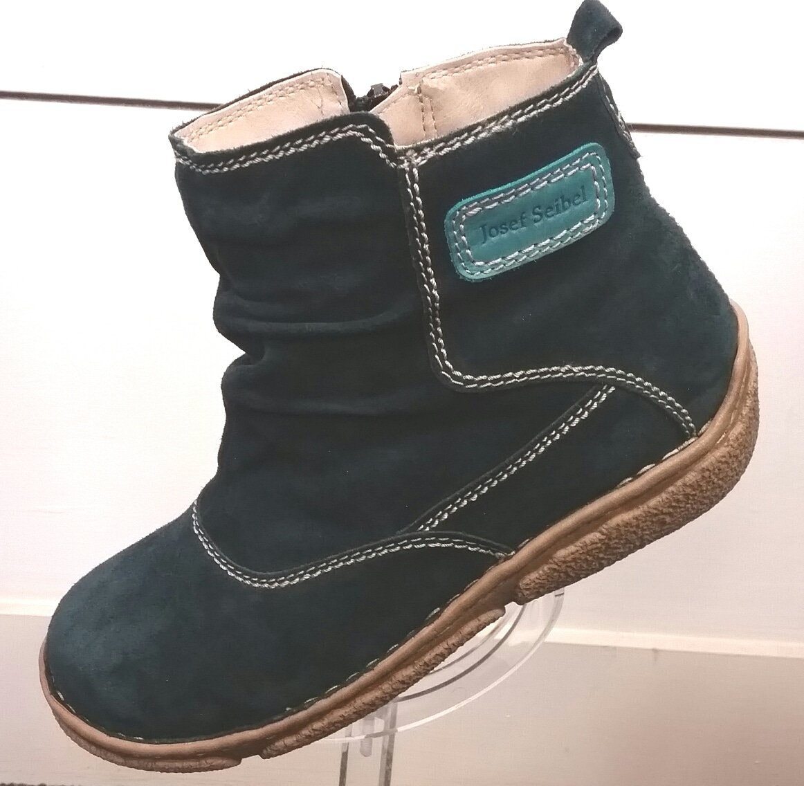 One of our new additions to the #josefseibel collection.
#winterboots #ladiesfootwear #ladiesboots #boots #leatherboots