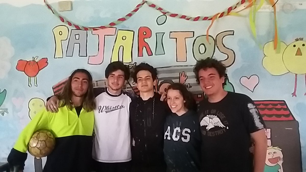 ivipromero's tweet photo. Senior, bracelets, cards, new friends #AELincoln #aelslearning #Tandil https://t.co/4ThgNzjhNI