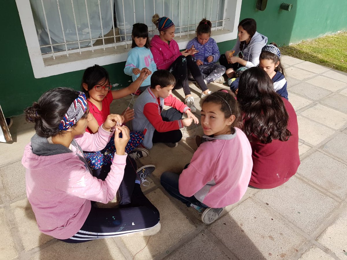 ivipromero's tweet photo. Senior, bracelets, cards, new friends #AELincoln #aelslearning #Tandil https://t.co/4ThgNzjhNI