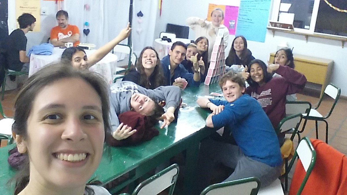 ivipromero's tweet photo. Senior, bracelets, cards, new friends #AELincoln #aelslearning #Tandil https://t.co/4ThgNzjhNI