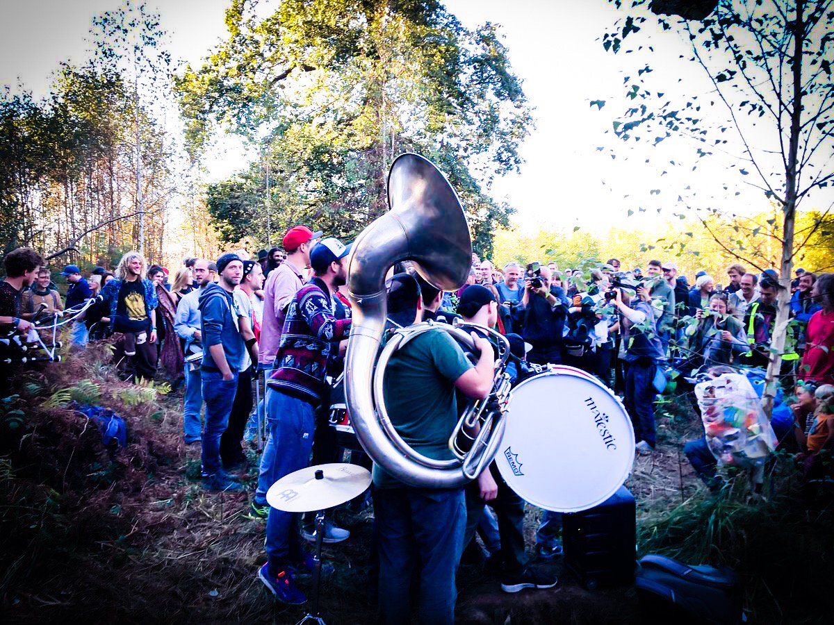csommer's tweet image. Guten Morgen #KK2018 Euer Thema ist „Mut“ Im #HambacherForst sind ganz viele mutige Menschen. Unterstützt sie! Fordert @ArminLaschet und die @RWE_AG auf den Konflikt politisch zu lösen 🌳