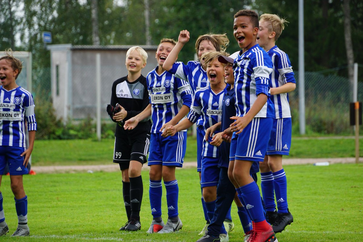 Kilpakenttien taituri tai vasta-alkaja: tule testaamaan fudista alueen mukavimpaan jengiin! Järjestämme avoimia treenejä 1.10.-11.10. &amp; 25.10.-4.11. #HJKArabia07 lisätiedot: hjk-j.fi/joukkueet/poik…